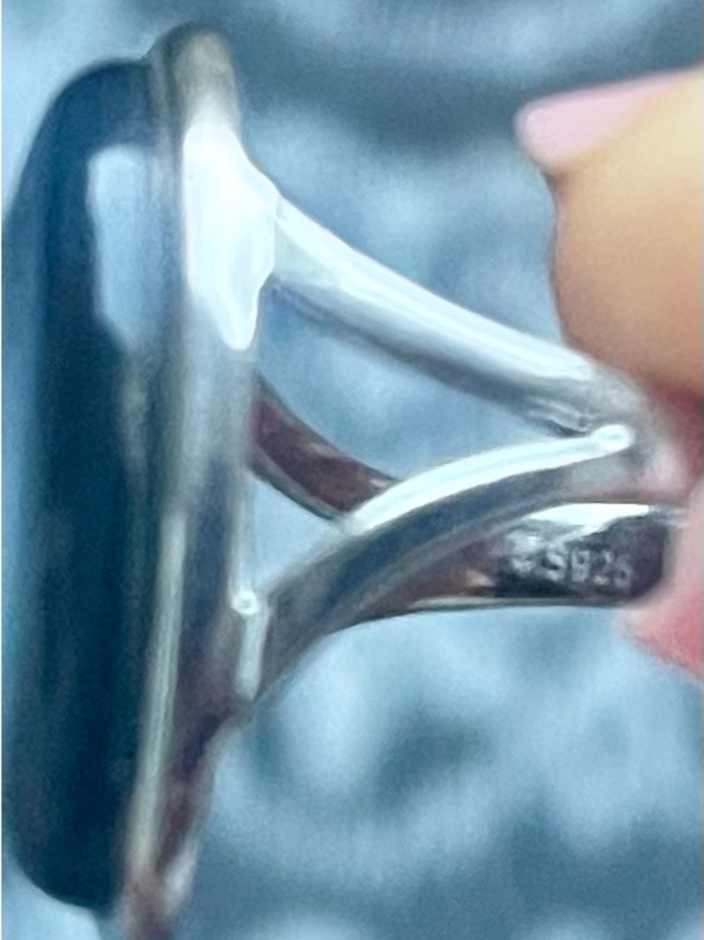 Na Hoku Black Tahitian Mother-of-Pearl Oval Sterling Silver Ring - Picture 3 of 3
